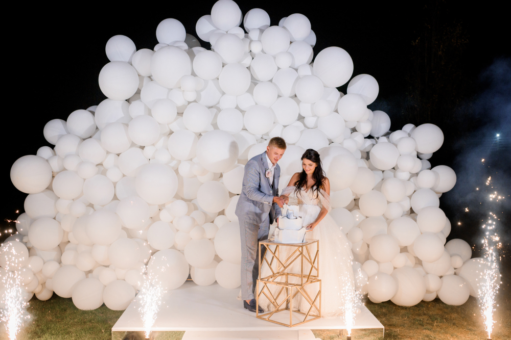 Up in the Air: 2024 Wedding Trends With a Balloon Twist