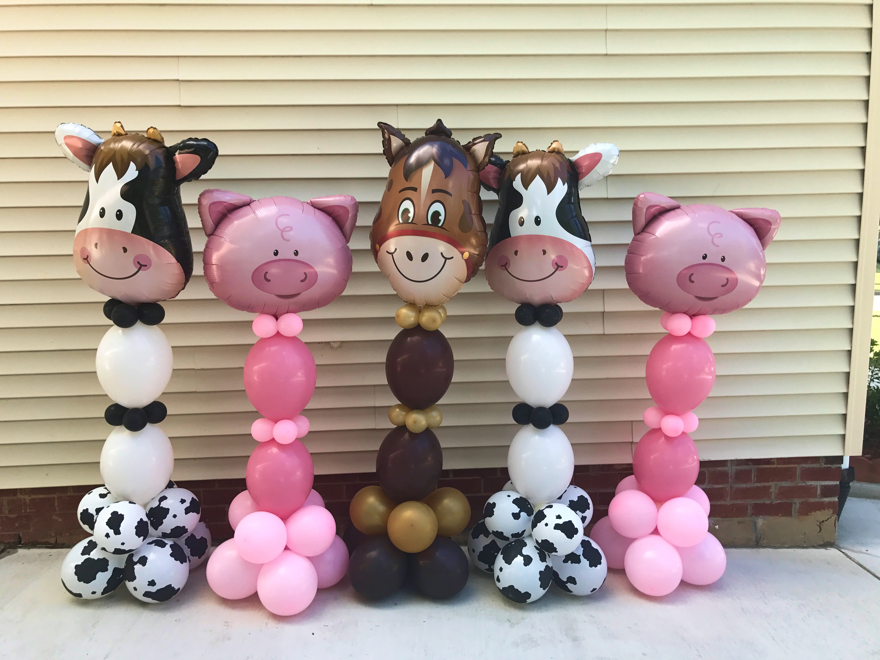 35 Small Balloon Centerpiece Ideas for Parties & Events