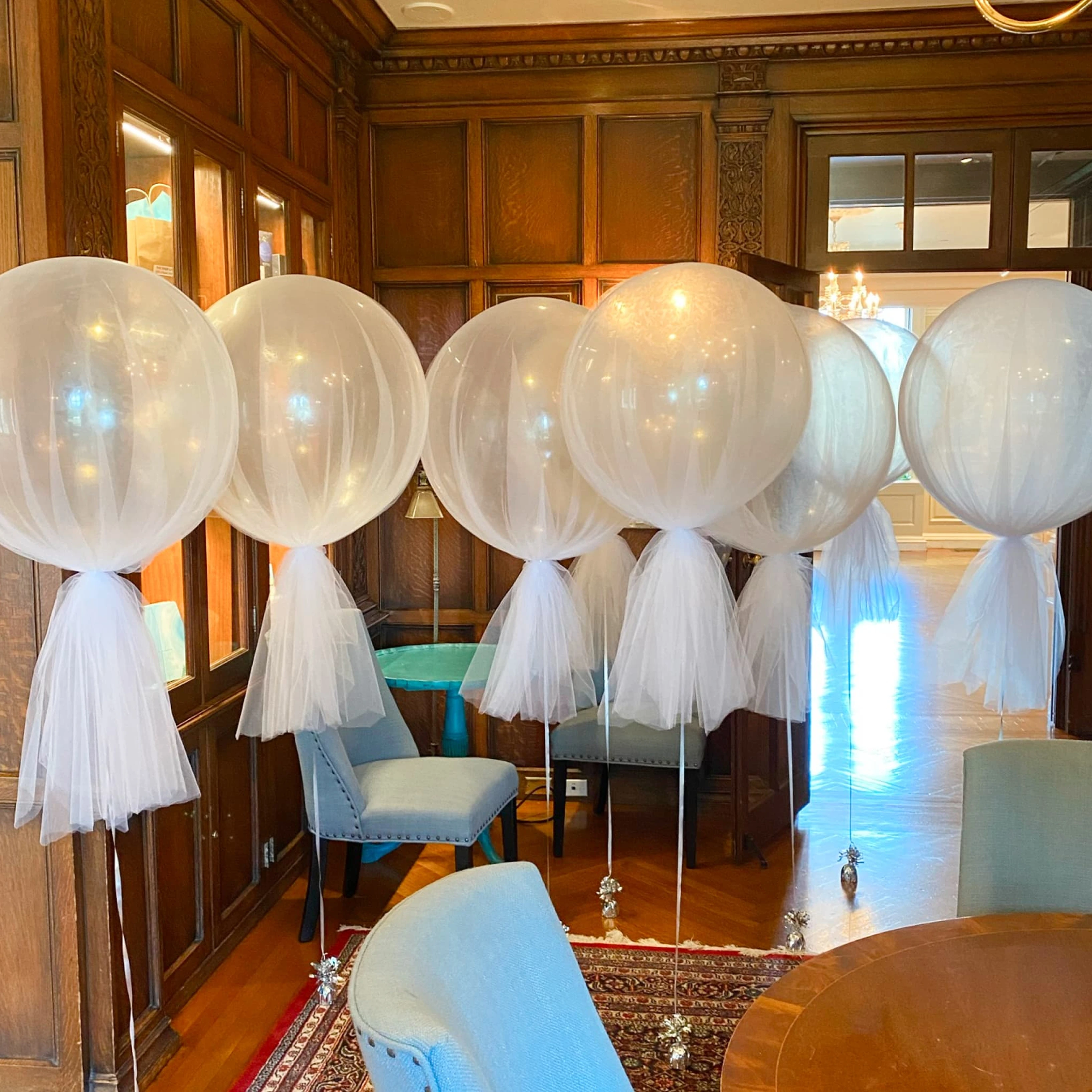 35 Small Balloon Centerpiece Ideas for Parties & Events